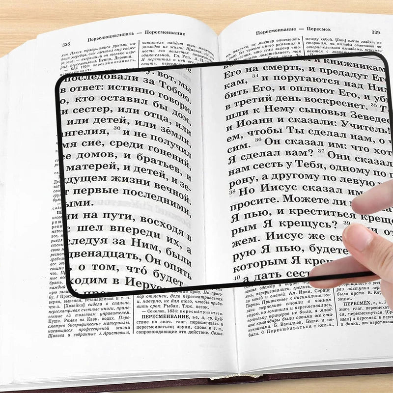 Tragbare, ultradünne A5-Lupe mit 3X Vergrößerung für Senioren, perfekt zum Lesen von Dokumenten und kleinen Texten.