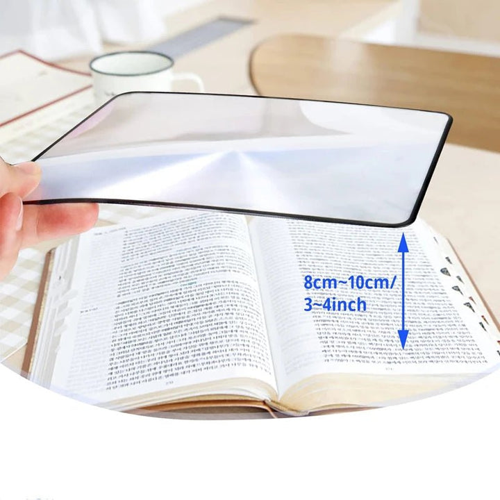 Kompakte, ultradünne A5-Leselupe mit starker 3X Vergrößerung; eine praktische Lesehilfe für Bücher und Zeitungen.