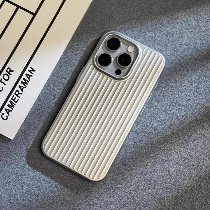 Robuste iPhone Hülle mit Fallschutz, ultradünnem Design & einfacher Handhabung. Ideal für unterwegs.