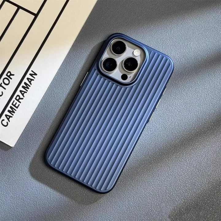 Slim iPhone Handyhülle: ultradünn, stoßfest. Ermöglicht kabelloses Laden ohne Entfernen der Hülle.