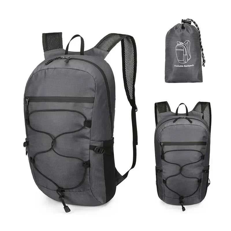 Rucksack 20L im zusammengefalteten Zustand, passt in jede Tasche; ultraleicht & wasserdicht.