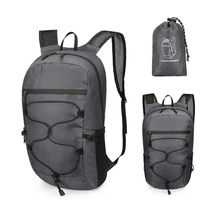 Rucksack 20L im zusammengefalteten Zustand, passt in jede Tasche; ultraleicht & wasserdicht.