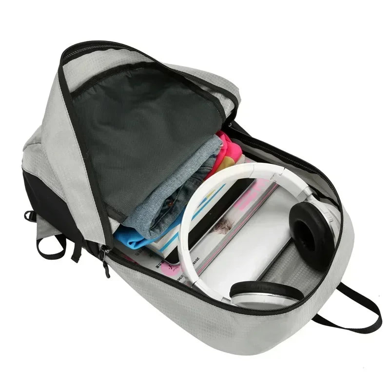 Vielseitiger 20L Wanderrucksack, wasserdicht & extrem leicht, ideal für Tagesausflüge.