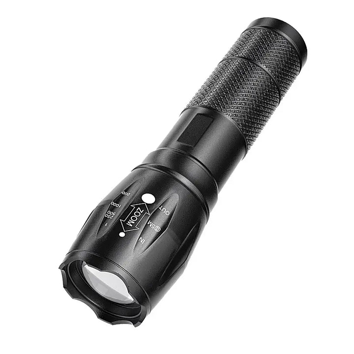 Ultrahelle LED Taschenlampe mit starkem Zoom, ideal für Outdoor, Camping & Notfälle. Robuste Aluminiumkonstruktion.