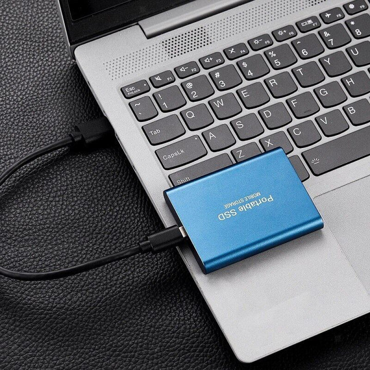 Stoßfeste externe 128GB SSD mit USB 3.1 und USB-C für schnelle, sichere Datenübertragung.
