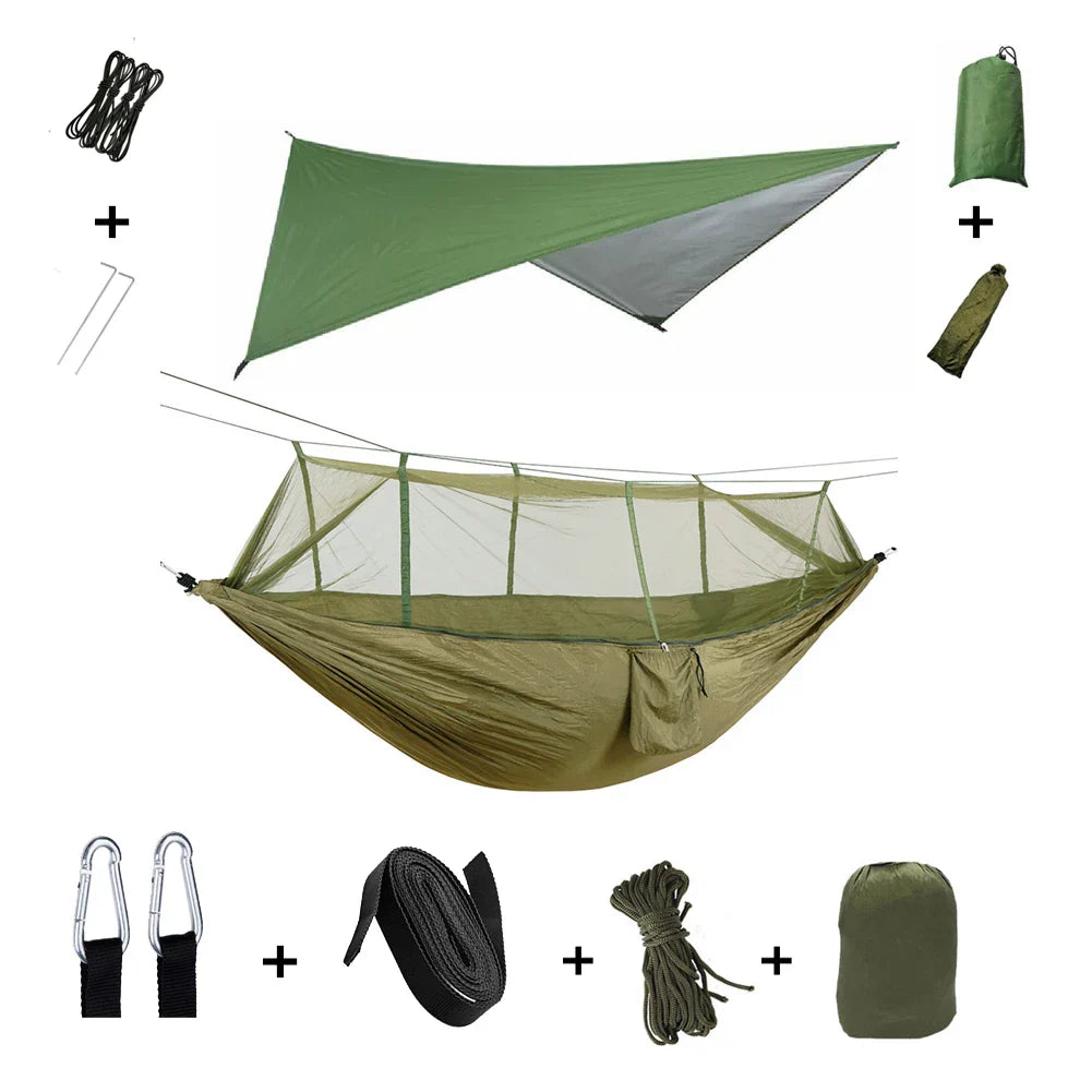 Ultraleichte Camping Hängematte mit Moskitonetz & Regendach für entspannte Outdoor-Übernachtungen.