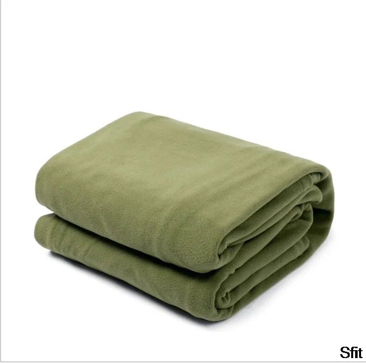Weicher Polarvlies-Schlafsack, bietet zusätzliche Wärme beim Camping. Perfekt für kühle Nächte.