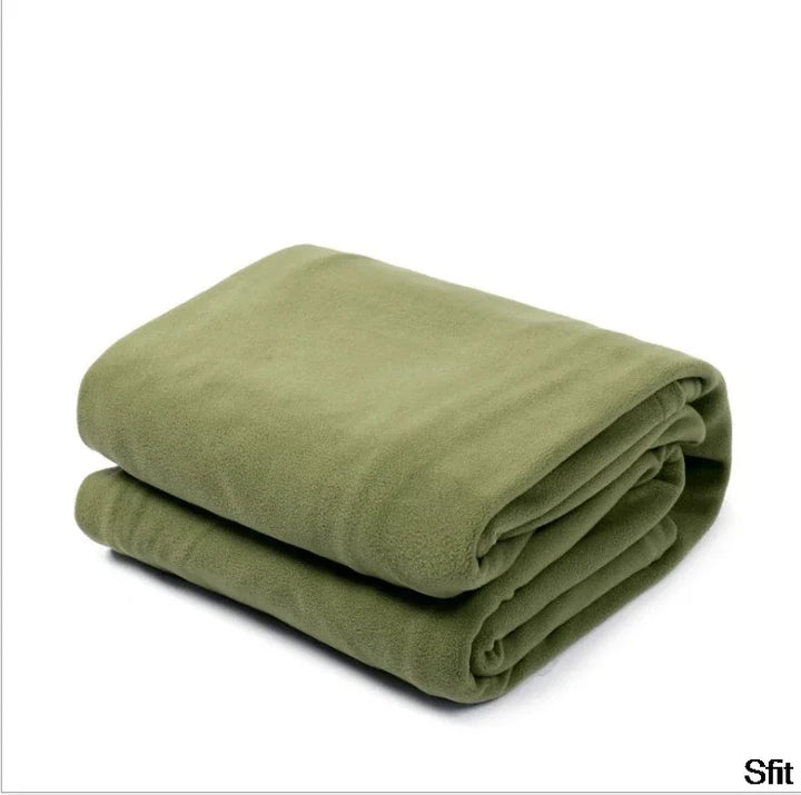 Weicher Polarvlies-Schlafsack, bietet zusätzliche Wärme beim Camping. Perfekt für kühle Nächte.