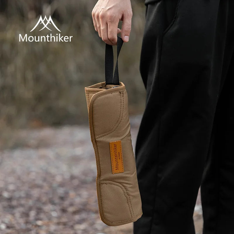 Aufgebauter ultraleichter Faltstuhl, zeigt bequeme Sitzfläche und stabile Konstruktion für Outdoor-Touren.