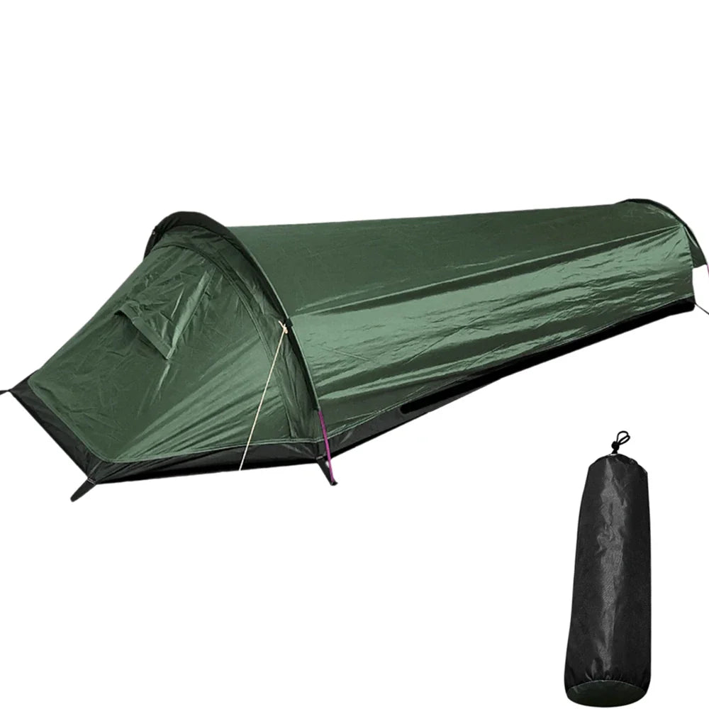 Ultraleichtes Einmannzelt, wasserdicht & winddicht, in alpiner Landschaft. Ideal für Trekking & Outdoor-Camping.