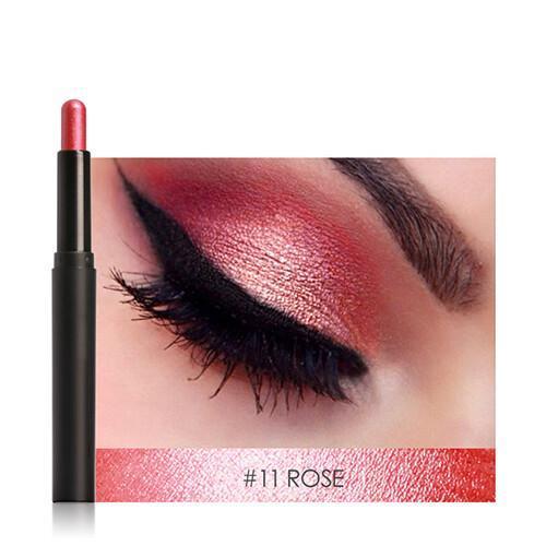 Detailaufnahme der Glitzerpartikel im Lidschattenstift, für schimmerndes Augen-Make-up.