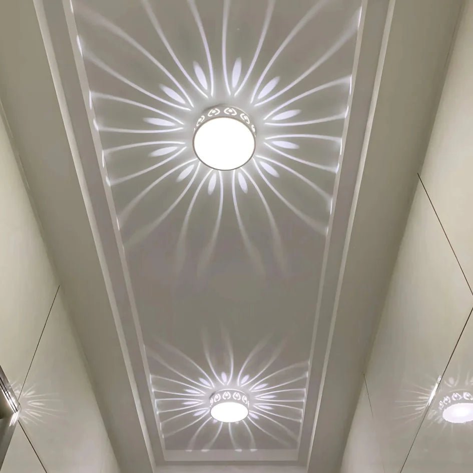 Moderne LED-Deckenleuchte. Schlankes Design, helle, gleichmäßige Beleuchtung für Wohnzimmer, Flur, Küche.