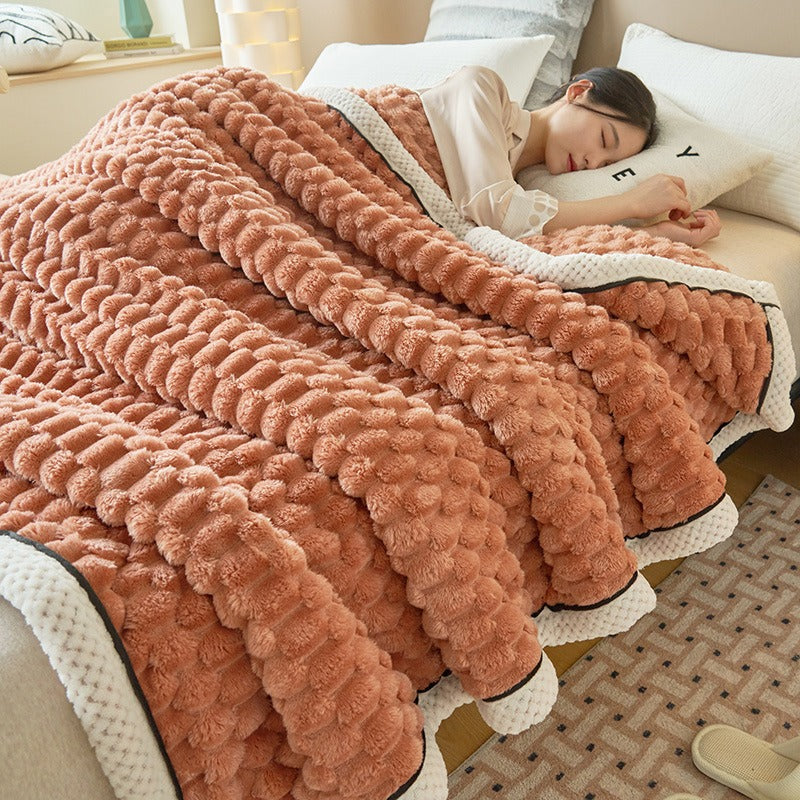 Warme Schlafzimmer Kuscheldecke Eloise aus weichem Fleece, perfekt für kalte Herbst- & Winternächte.