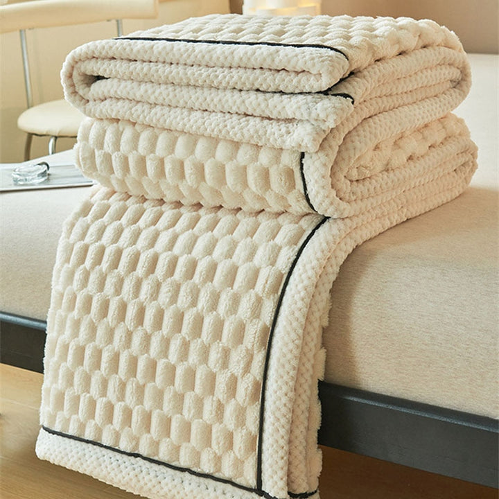 Eloise Kuscheldecke: ultrasofte Wärmedecke aus Flanell-Fleece für kuschelige Herbst- und Wintertage zuhause.