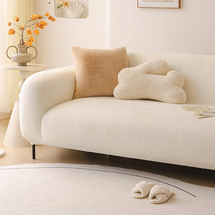 Vielseitiger Plüsch-Sofabezug. Hautfreundlicher, stretchbarer Schutz für verschiedene Sofa-Typen im Wohnzimmer.