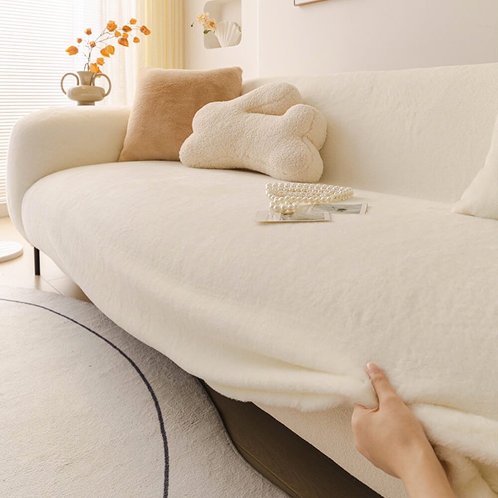 Schutz für Ihr Sofa: Hautfreundlicher, stretchbarer Plüsch-Sofabezug. Ideal gegen Flecken & Abnutzung.