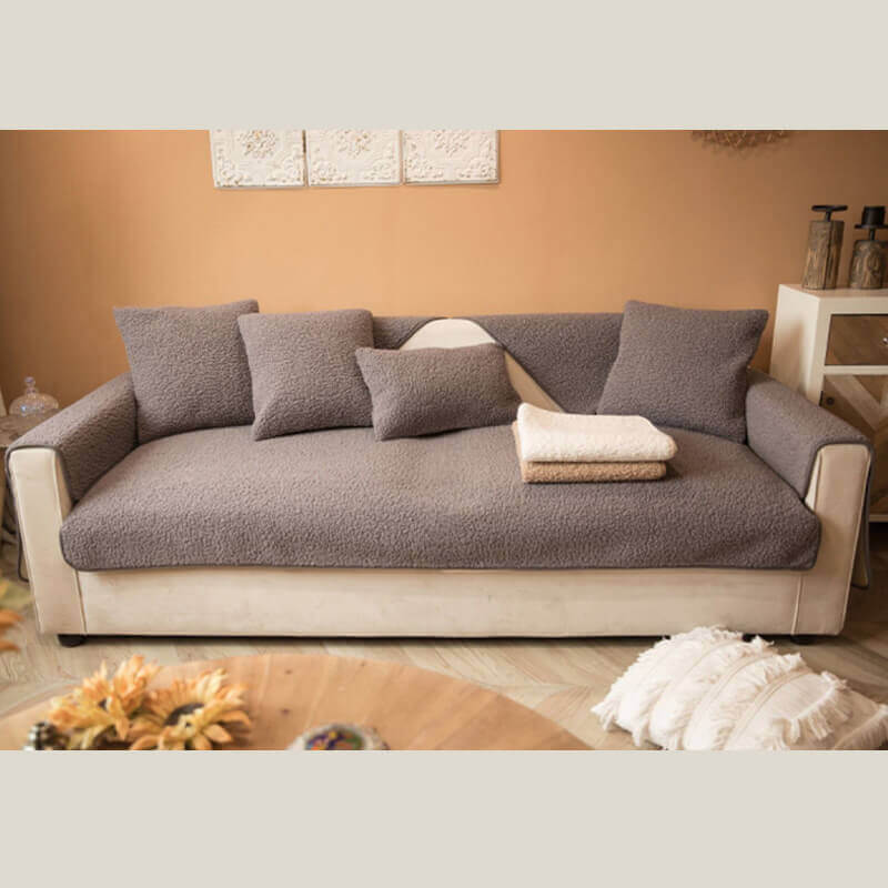 Eleganter Teddyfleece Sofaschutz, rutschfest & maschinenwaschbar, für ein stilvolles Zuhause.