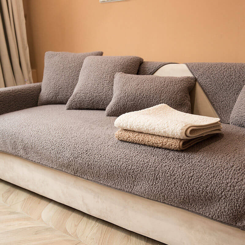 Warmer Teddyfleece Couchschutz, rutschfest & haustierfreundlich, ideal für entspannte Abende.