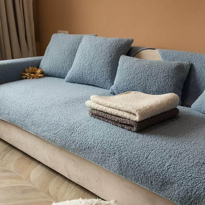 Luxuriöser Teddyfleece Sofabezug, ultraweich & warm, mit Anti-Rutsch-Funktion für sicheren Halt.