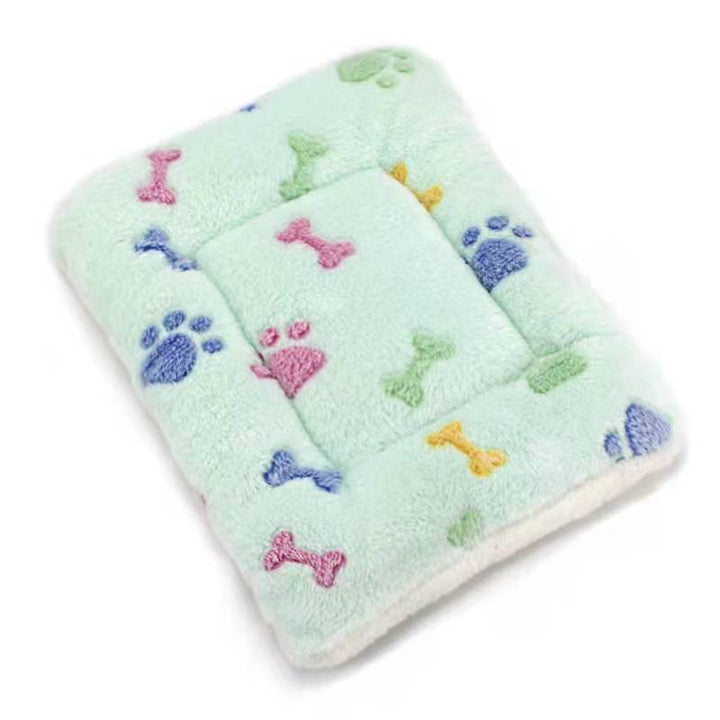 Luxuriöses Kuschelkissen aus weichem Fleece, ideal als Schlafplatz für Haustiere.