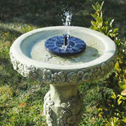 Moderner Solarbrunnen für Teiche und Gärten, erzeugt entspannendes Plätschern und bereichert die Außenbereich-Deko.