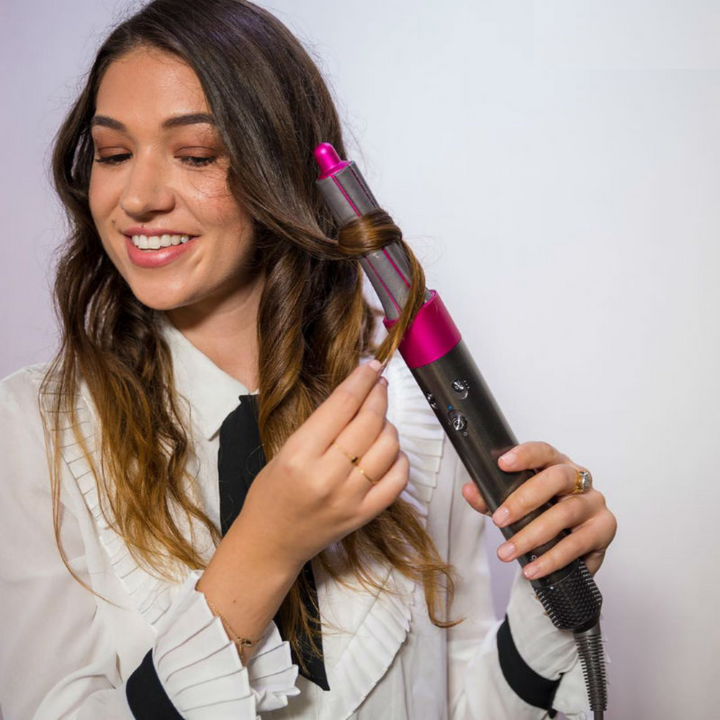 Vielseitiger 6-in-1 Hairstyler mit Heißluft für Damen & Herren. Föhnen, Glätten, Locken & Volumen in einem Gerät.