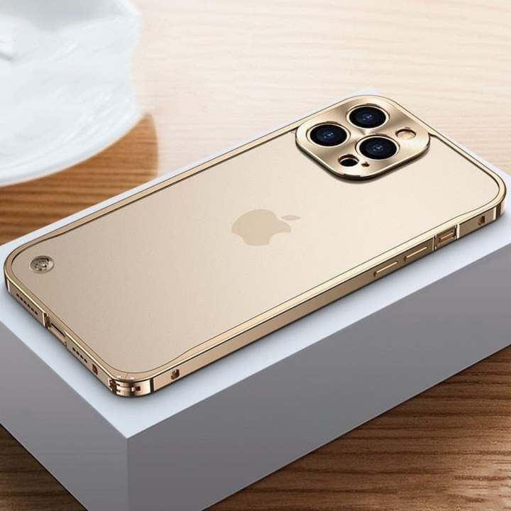 Elegante iPhone Hülle in Premium-Qualität, aus langlebigem Aluminium gefertigt.