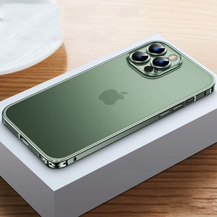 Smartphone Zubehör: Die robuste Aluminium Handyhülle für langanhaltenden iPhone Schutz.