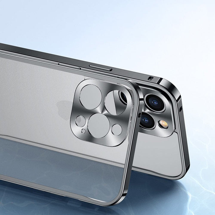 Detailaufnahme der Aluminium Handyhülle, zeigt das elegante, gebürstete Metall-Finish.
