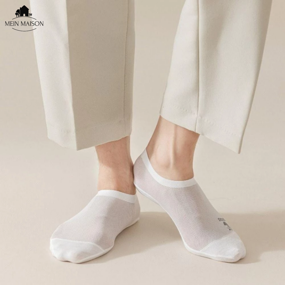 Unisex Sneaker Socken in Weiß. Kurz, unsichtbar & mit Anti-Rutsch Technologie für Sport.