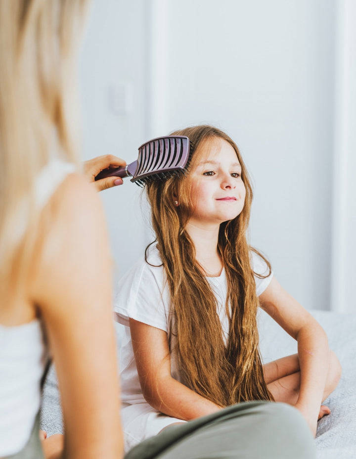 Ergonomische Unisex Haarbürste. Entwirrt Knoten sanft ohne Ziehen. Für gesunde, gepflegte Haare.