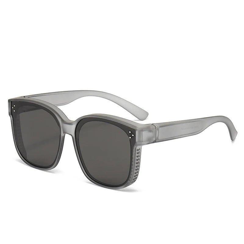 Unisex Aufsteck-Sonnenbrille mit Klappmechanismus, polarisierte Gläser für UV-Schutz auf jeder Brille.