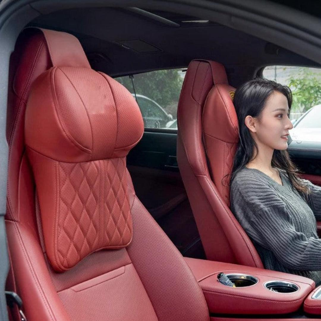 Unisex Auto Nackenkissen aus Memory-Schaum in Schwarz. Lindert Schmerzen & erhöht Fahrkomfort.