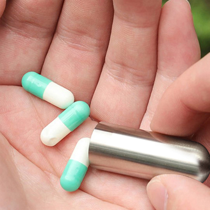 Robuste Edelstahl Pillendose als sicherer Begleiter für Medizin auf Reisen und im Alltag.