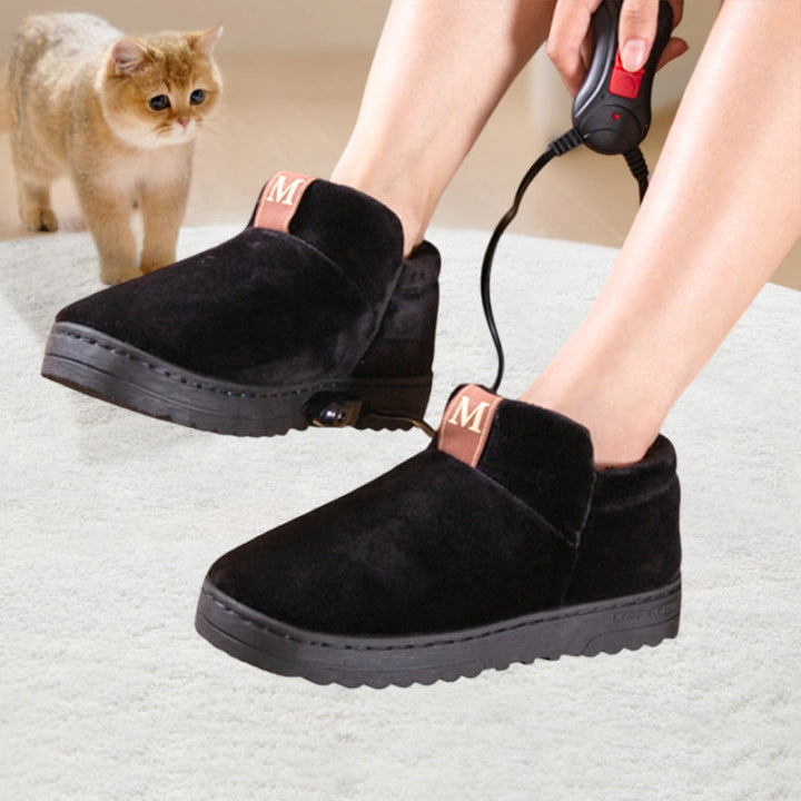 Schwarze, unisex beheizte Plüschschuhe. Warme Hausschuhe mit Thermofunktion für entspannte Winterabende.