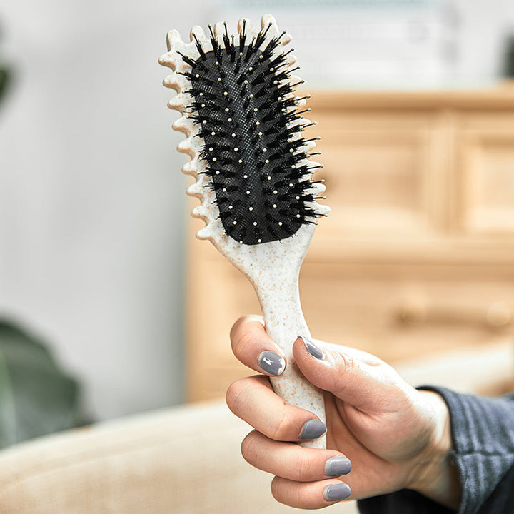 Belüftete, ergonomische Haarbürste in Grün für schnelles Föhnen, glattes Haar und tägliches Styling.