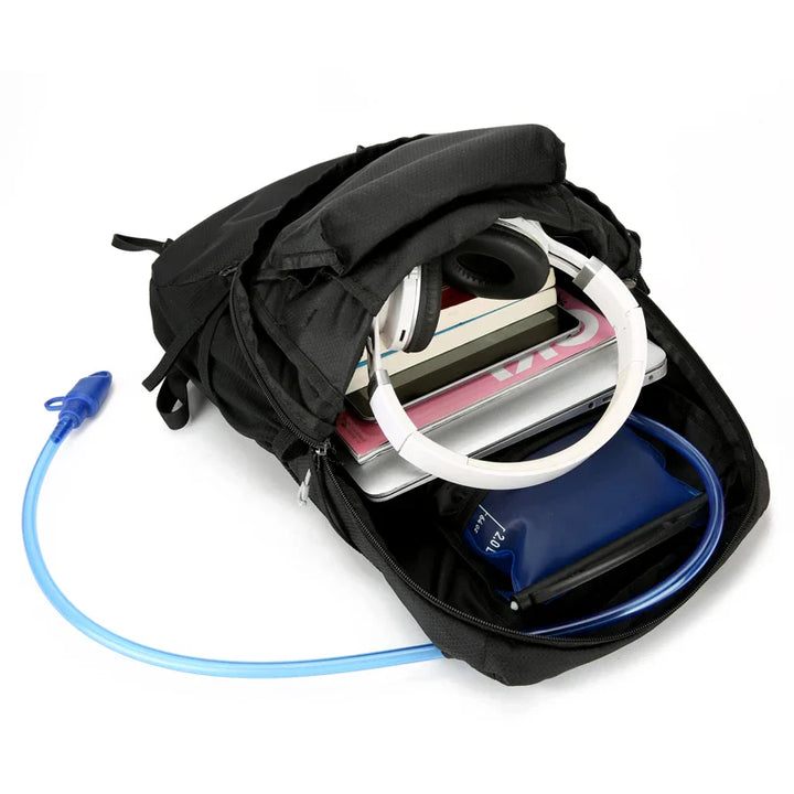 Wetterfester 18L Faltrucksack aus strapazierfähigem Polyester. Ultraleicht & kompakt, perfekt für Reise und Outdoor.