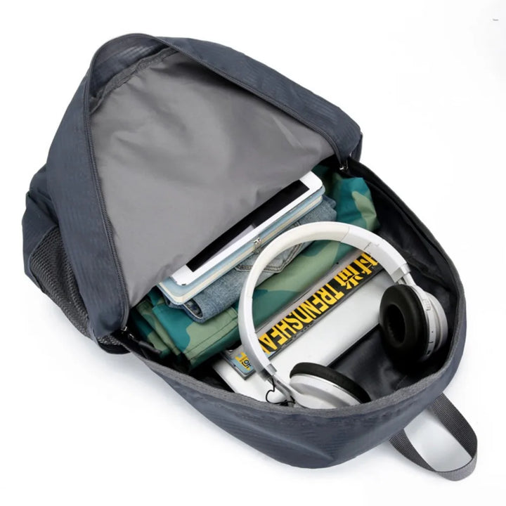 Wasserdichter Outdoor-Rucksack 30L, faltbar & ultraleicht, optimal für Wandern, Sport und Freizeit.