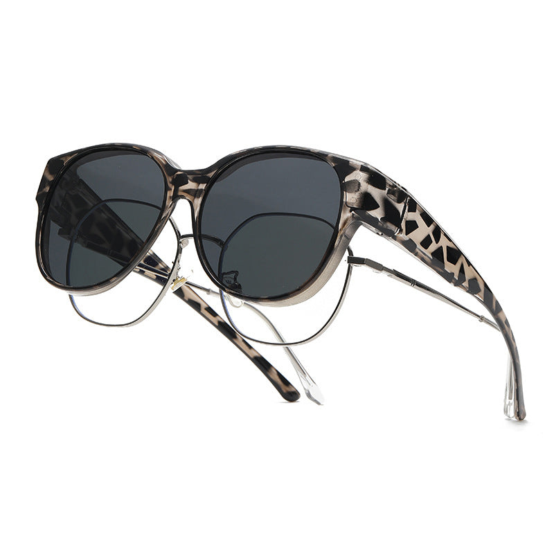 Blendschutz Sonnenbrille Fit Over, polarisiert mit TAC-Linsen. Bietet UV400 Schutz & klaren Durchblick.