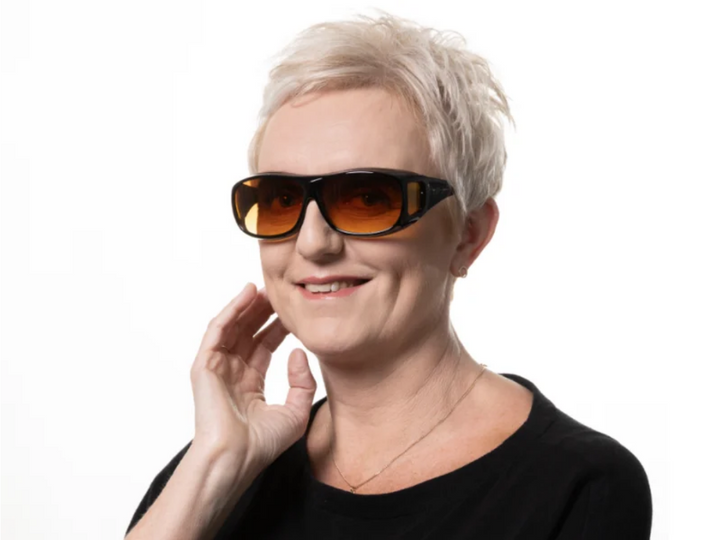 Komfortable GlareCut Nachtbrille für entspanntes, blendfreies Autofahren in der Dunkelheit. Weniger Ermüdung.