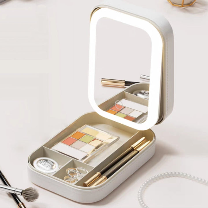 Schminkkoffer GlowCase Luxe mit natürlichem LED-Licht für makellose Make-up-Resultate.