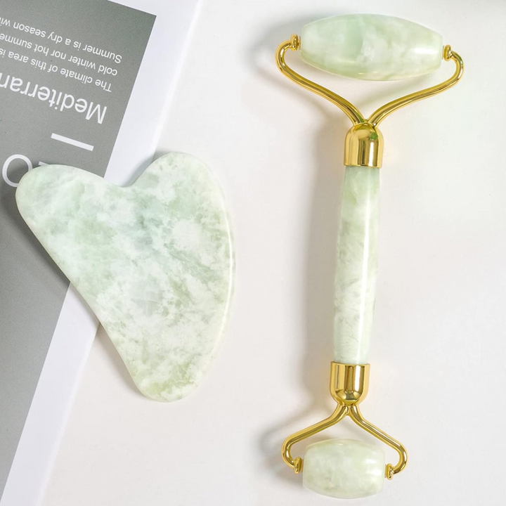 Naturstein Gua Sha Schaber & Jade Roller. Für eine belebende Gesichtsmassage und jugendlichere Ausstrahlung.