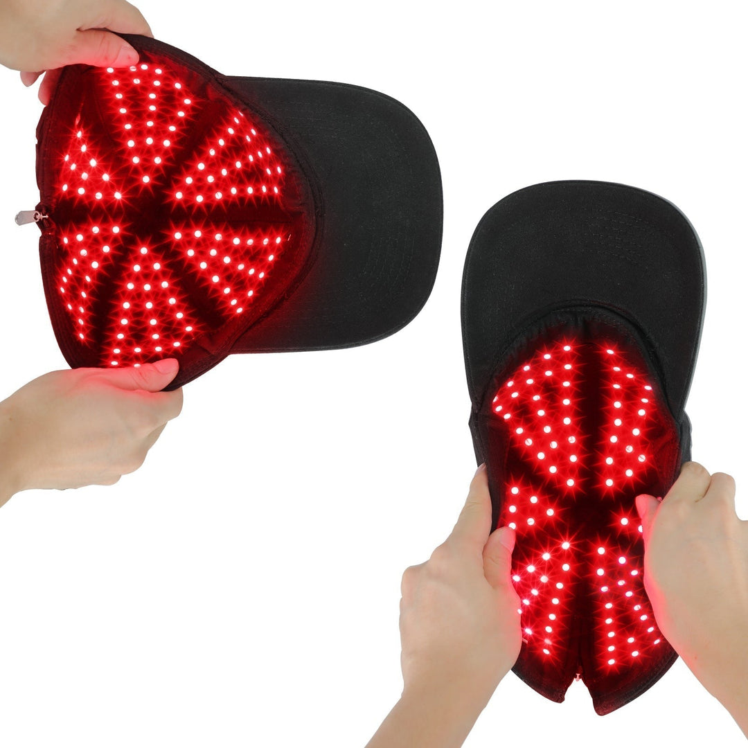 Detail der Rotlichttherapie-Mütze mit LEDs zur Haarstimulierung, Kopfhautpflege & für gesundes Haarwachstum.