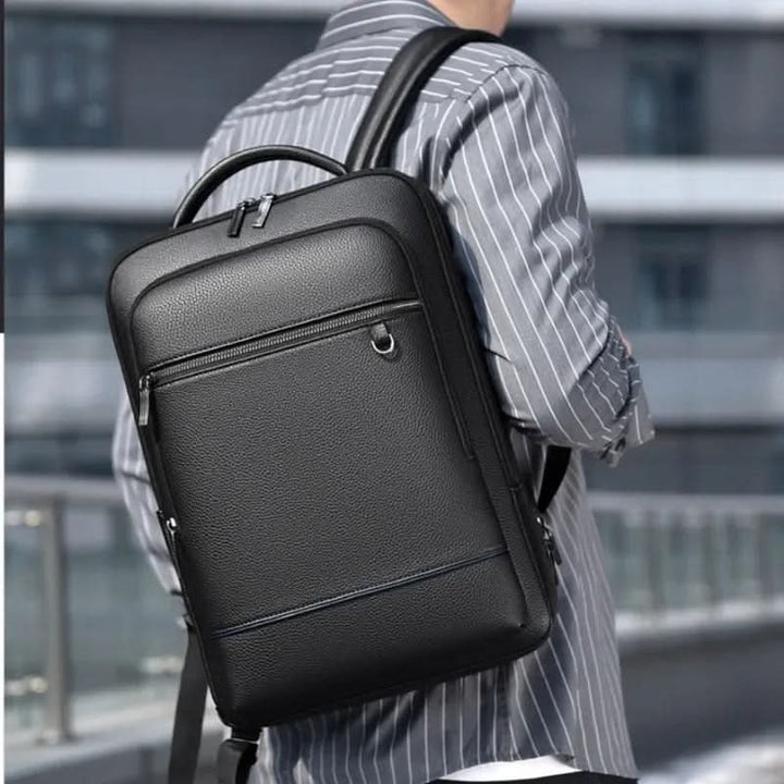 Moderner, schwarzer USB Rucksack für Damen & Herren, perfekt als Laptop & Business Rucksack.