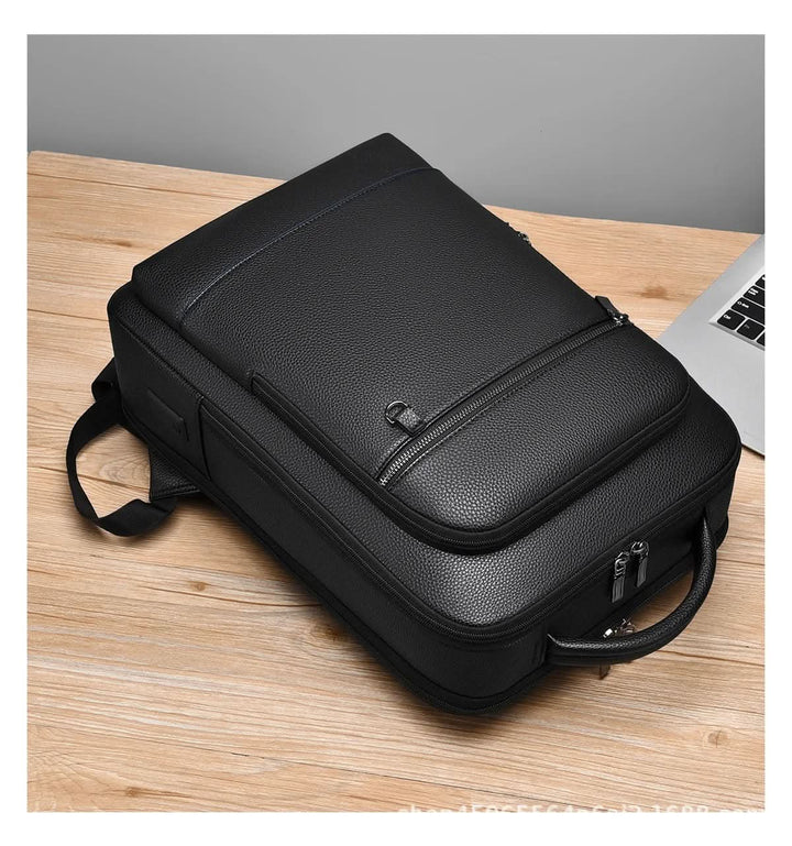 Unisex Rucksack auf dem Rücken einer Person, zeigt ergonomisches Design und bequeme Träger.