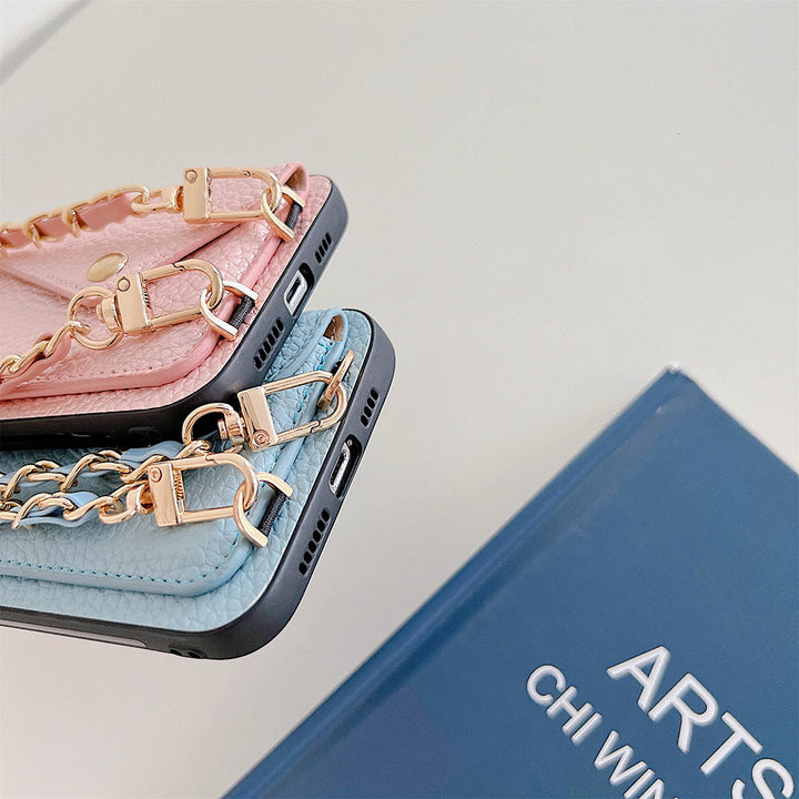 Geschlossene Unisex iPhone Wallet Hülle, präsentiert den Magnetverschluss und schlankes Design.