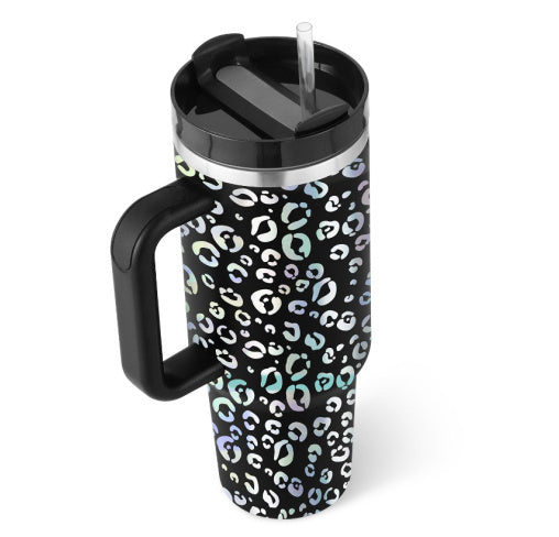 Isolierte Wasserflasche 1.2 Liter, mit Strohhalm und komfortablem Griff. Perfekt für Sportler.