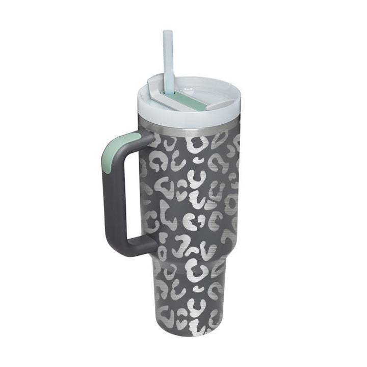 Ideal für Outdoor: 1.2 Liter Thermobecher mit Strohhalm und stabilem Griff.
