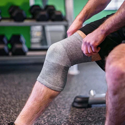 Ergonomisches Kniebandage Set für zuverlässige Stabilität & Knieschutz; für Sportler & aktive Menschen.