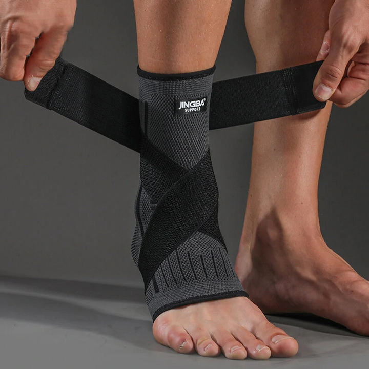 Elastische Kompressions-Knöchelbandage in Schwarz, bietet Gelenkstütze und Schmerzlinderung für Fuß & Knöchel.